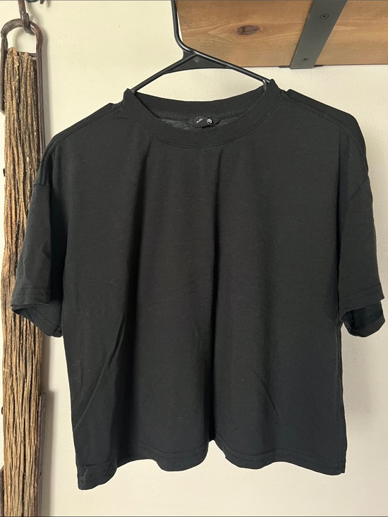 allbirds Tops - Allbirds black crop tshirt size small